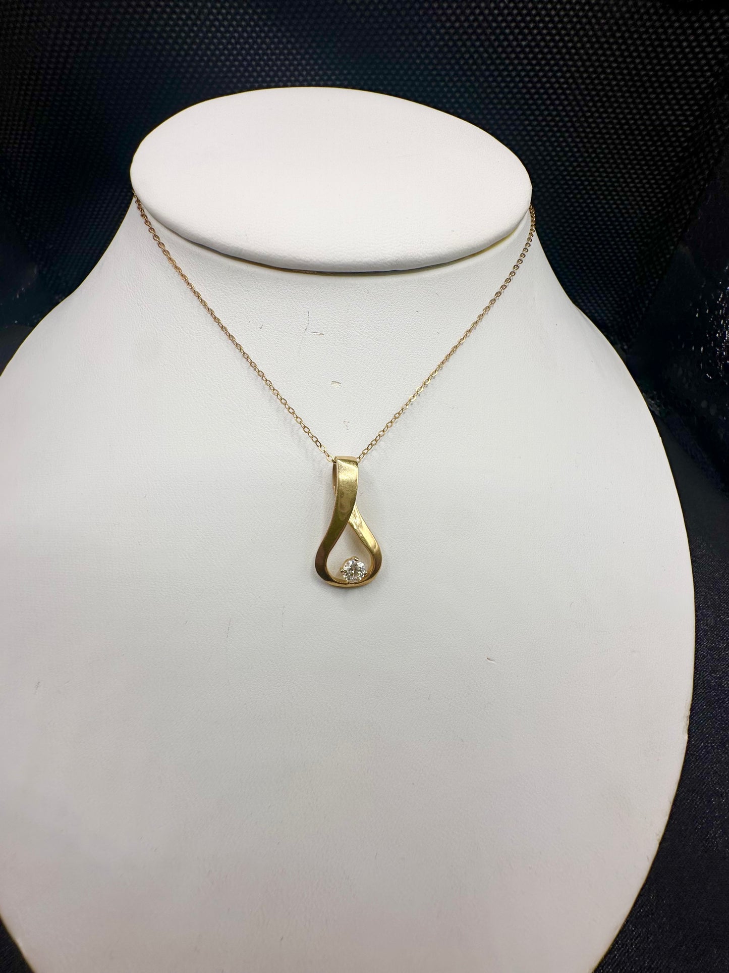 Infinity diamond pendant necklace