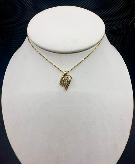 Gold Pendant Necklace