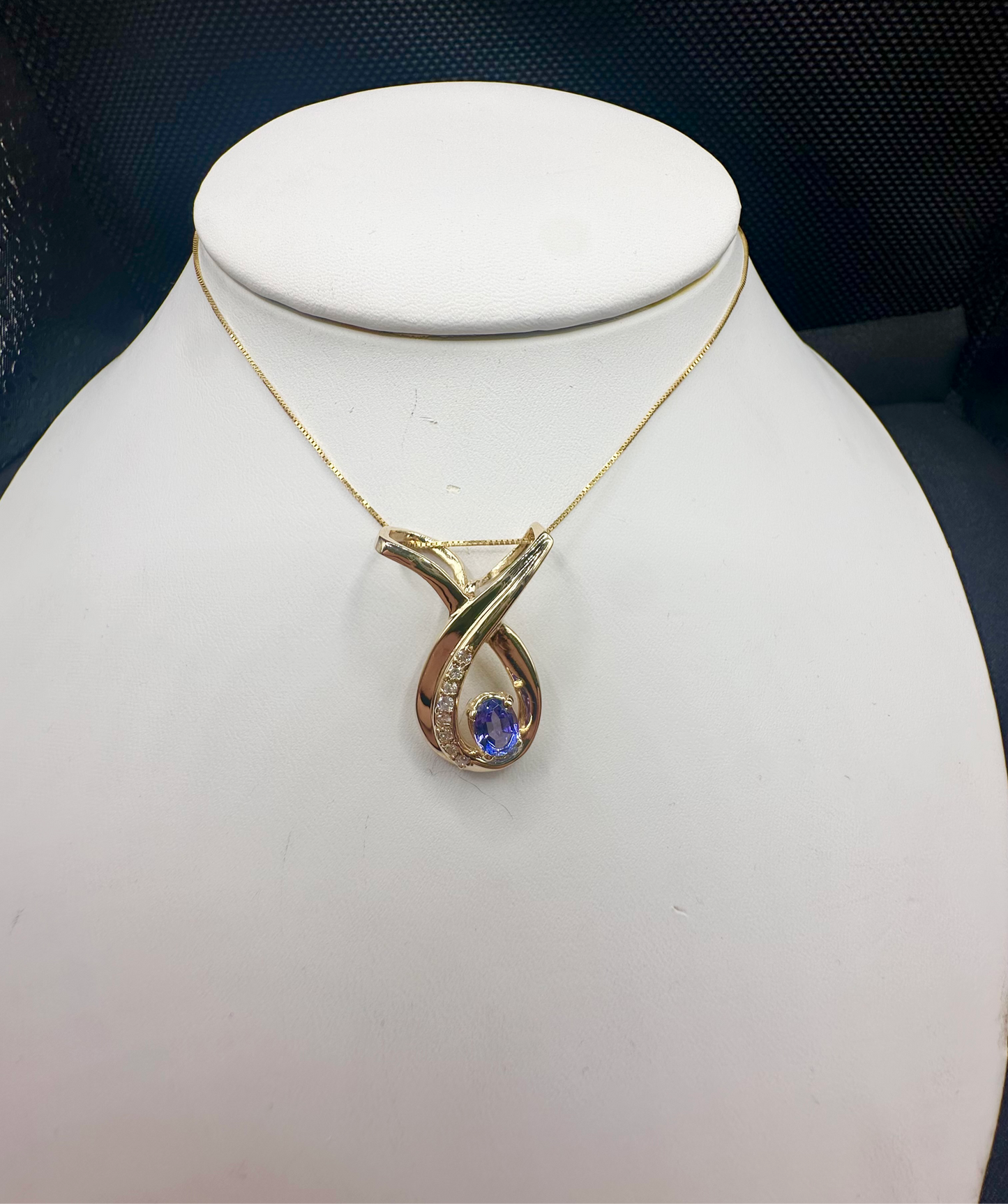 Tanzanite Diamond Pendant Necklace