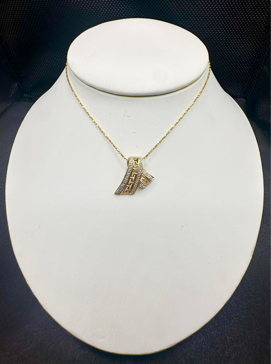 Gold Diamond Pendant Necklace